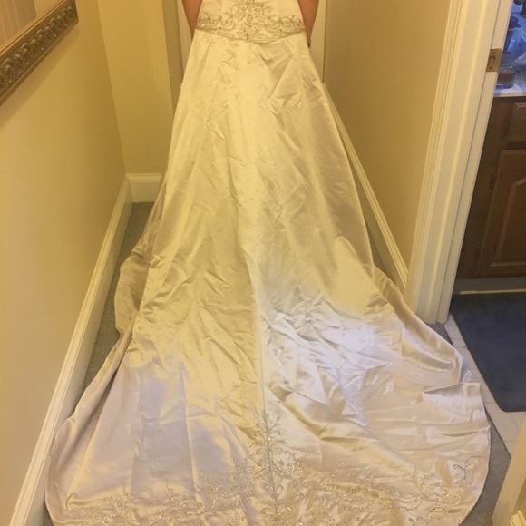 2 Be Brides Wedding Dress - Picture 5 of 6